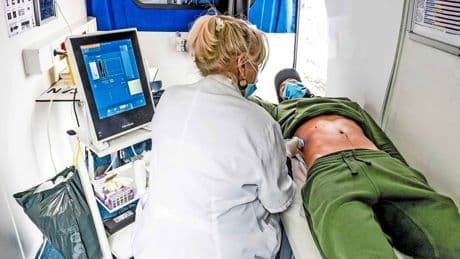 Massaal in de rij voor gratis levertest: ’Biertje en buikje’ eisen hun tol