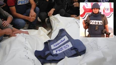İsrail, Gazze'de bir gazeteciyi daha ailesiyle birlikte öldürdü