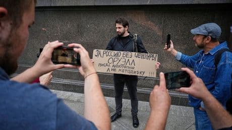 Opzoeken Pussy Riot-concert of video van Navalny binnenkort strafbaar in Rusland