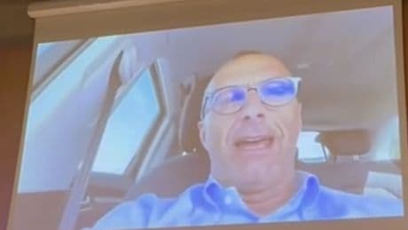 Il dem Ricci in auto senza cintura: ecco l'ultima gaffe