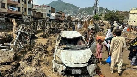 Alluvioni in Pakistan, 350 morti e oltre 150 dispersi. Duemila soccorritori impegnati nei difficili soccorsi