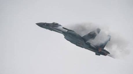 Caccia russo invade lo spazio aereo Nato: la “nave fantasma” scatena la risposta di Mosca