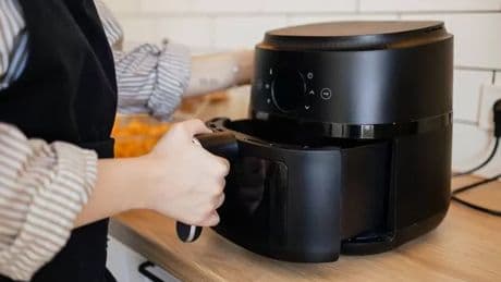 Air fryers will be free of grease in 15 minutes if you use 2 ingredients — no scrubbing