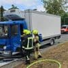Ausfahrt der A111 gesperrt: Feuerwehr löscht brennenden Lkw in Berlin-Tegel