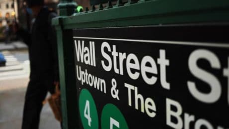 "C'est maintenant un exode des actifs financiers américains": Wall Street de nouveau en fort recul après les menaces de Trump sur la Fed