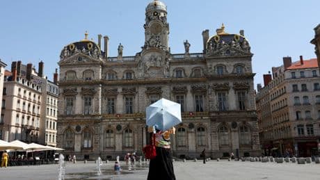La France fait face à une canicule d’une «intensité historique» : 14 départements en vigilance rouge ce mardi, l’alerte étendue à mercredi
