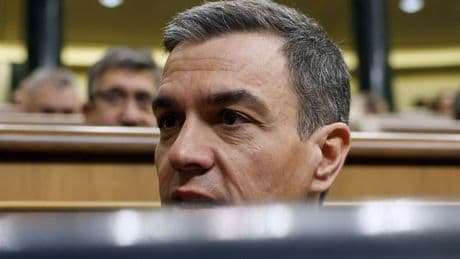 Vuelco en el caso de las renovables: Sánchez paga a la japonesa JGC para frenar los embargos a España en EEUU