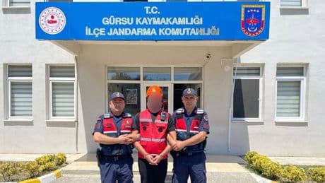 Yangın bölgesinde akılalmaz olay! 105 suç kayıtlı şüpheli, arama kurtarma kıyafetiyle yakalandı