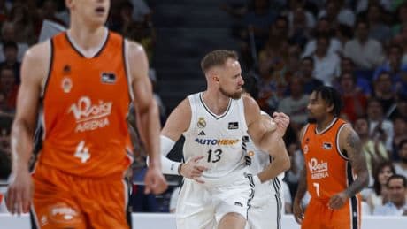 El Real Madrid desactiva las cartas ofensivas del Valencia y coloca el 2-0 en la Final de la ACB