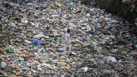 La Malaisie sévit contre les importations de déchets plastiques