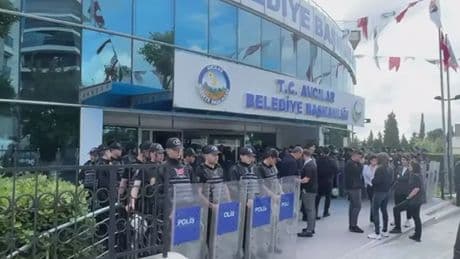 Avcılar ve Beşiktaş Belediyesi'ne operasyon: Gözaltılar var