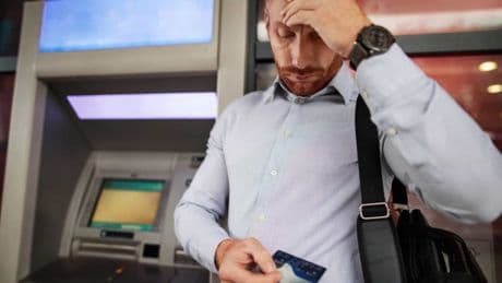 Bankacılık devrimi mi, skandal mı? Dev banka, atm ve gişelerden nakit parayı tamamen kaldırdı!