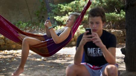 El 70% de los adolescentes pasa más de cuatro horas al día conectado a internet