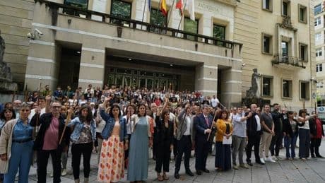 Alcaldes de PNV y Bildu se unen contra el «ataque» de la Justicia al euskera