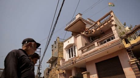 India y Pakistán intercambian ataques con drones en sus bases fronterizas y el G-7 pide frenar la escalada