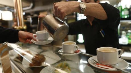 Los médicos avisan: tomar café puede interferir con esta medicación y aumentar los efectos secundarios en España