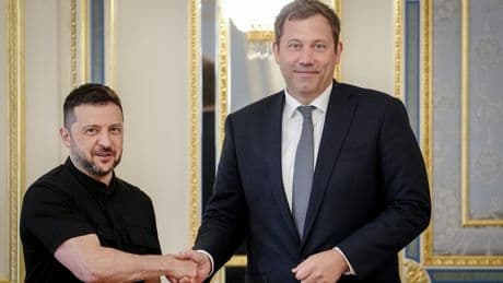 Besuch in der Ukraine: Klingbeil sagt Kiew neun Milliarden Euro jährliche Hilfe zu