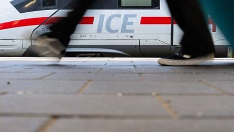 Fahrplanwechsel steht an: Bahn unter Druck — Freifahrten und Preismoratorium sollen es richten