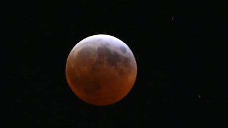 Eclipse total y superluna: la luna de Cosecha teñirá de rojo el cielo de septiembre