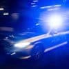 Raub in Berlin-Buckow: Maskierte überfallen 23-Jährigen und stechen ihm Messer ins Bein