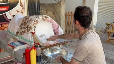 Toroslardan indirildi, yaz aylarını serinletti! Yorganlara sarılarak getirildi, tabağı 50 TL’den satılıyor