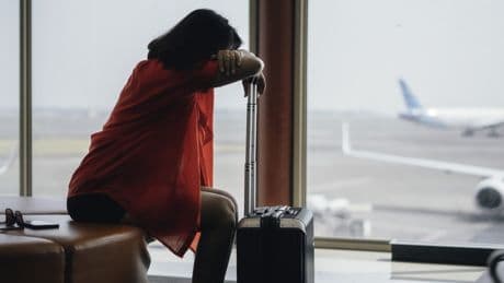 Addio viaggi con la carta d’identità di carta: ecco quando scatta lo stop e cosa fare