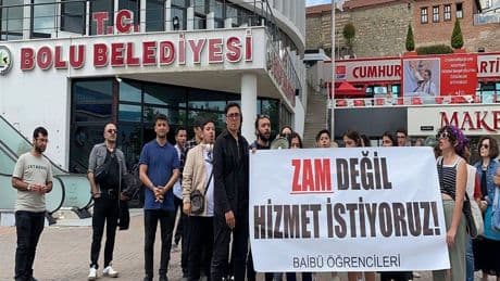 Bolu’da üniversite öğrencilerinden otobüs zammı protestosu