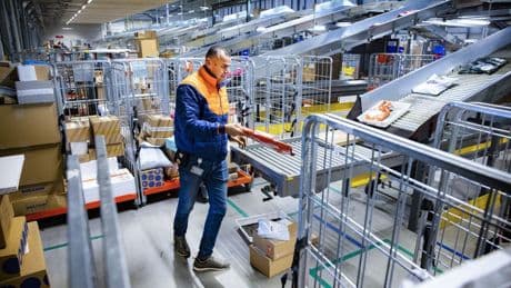 Onduidelijkheid over invoerrechten, PostNL stopt tijdelijk met pakketten naar VS