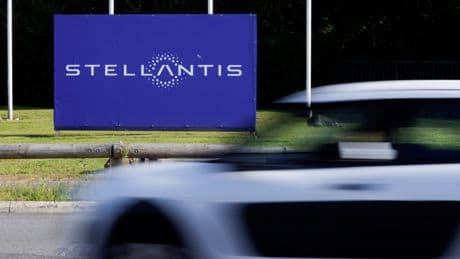 Droits de douane dans l'automobile : Stellantis et Mercedes dans le flou pour 2025