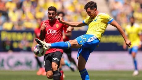 El Elche ficha al defensa central Víctor Chust