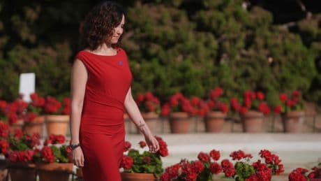 Hay una mujer que lo hace todo en España