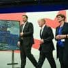 Umarmungen, Standing Ovations – und Kunst : Olaf Scholz und Saskia Esken verlassen die erste Reihe der SPD