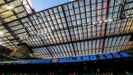 Serie A : six hommes arrêtés pour le meurtre d'un ex-chef des Ultras de l'Inter Milan, lié à la mafia