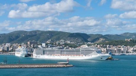 Majorca tourist chaos as seaside city invaded by 23 cruise ships in one week