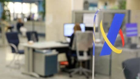 La Agencia Tributaria empieza a atender en sus oficinas a contribuyentes de la Renta este lunes