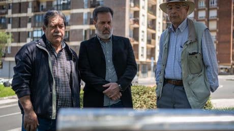 "Fue ahí": el asesinato de López de Lacalle y su paraguas rojo de la libertad contados por su hijo y dos amigos  25 años después