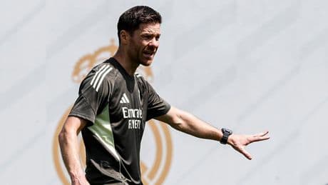 Xabi Alonso dirige su primer entrenamiento sin margen para preparar el Mundial de Clubs
