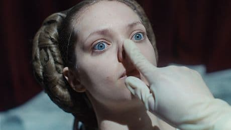 Märchen-Adaption „The Ugly Stepsister“: Ist der Prinz den Schönheitsterror wert?