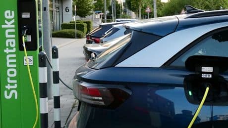 Verbrenner-Verbot für Firmenflotten und Mietautos