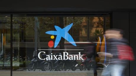 CaixaBank gana 1.470 millones en el primer trimestre, un 6,9% más que el año anterior en términos comparables