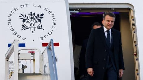 Emmanuel Macron en visite officielle au Groenland pour y porter un message de soutien face aux visées de Donald Trump