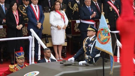 Au Pérou, la présidente « par intérim » Dina Boluarte absout les crimes des militaires