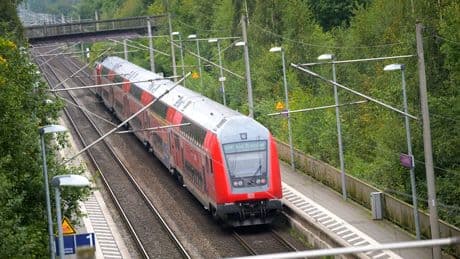Deutsche Bahn untersucht den Fall - Zugbegleiter beleidigte Fahrgäste rassistisch