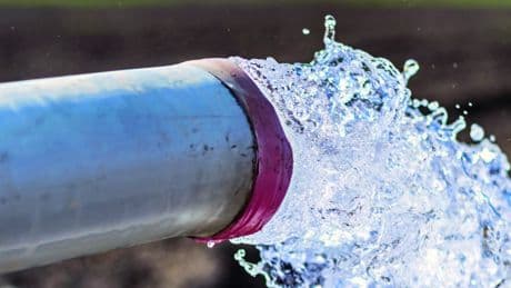 Acqua rubata, in Italia sono migliaia gli allacci abusivi, indagini e denunce da Palermo a Torino