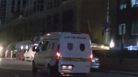 Güvenlik görevlisinin silahı kazara ateş aldı: 2 yaralı