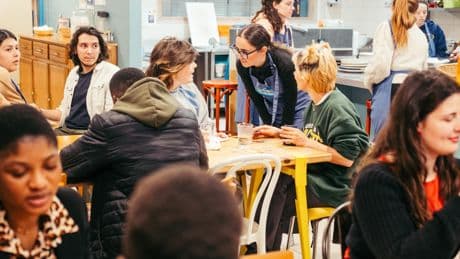 « Dès que je peux, je viens ici ! » : depuis quarante ans, Habitat et Humanisme aide les plus fragiles