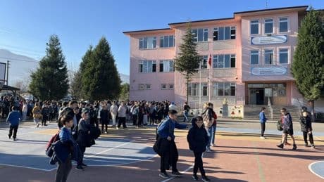 Okullar açıldı, sorunlar sürüyor