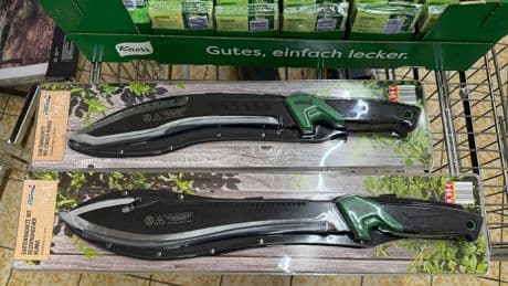 Debatte um Verkaufsverbot - Das sagen BILD-Leser zu Macheten beim Discounter