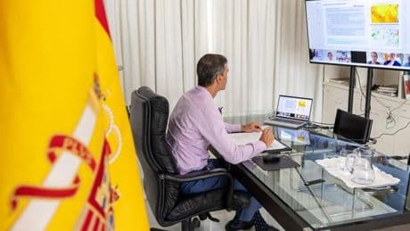 Sánchez interrumpirá sus vacaciones para visitar mañana las zonas afectadas por los incendios