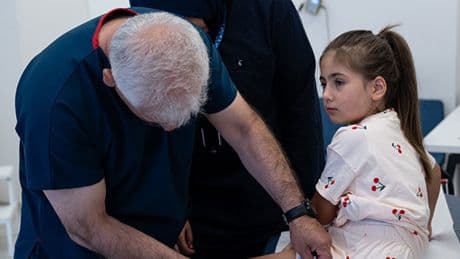 Gelin ve damadın ilk dansında facia | Küçük Elif'in üzerine döküldü; 7 ayrı operasyon geçirdi